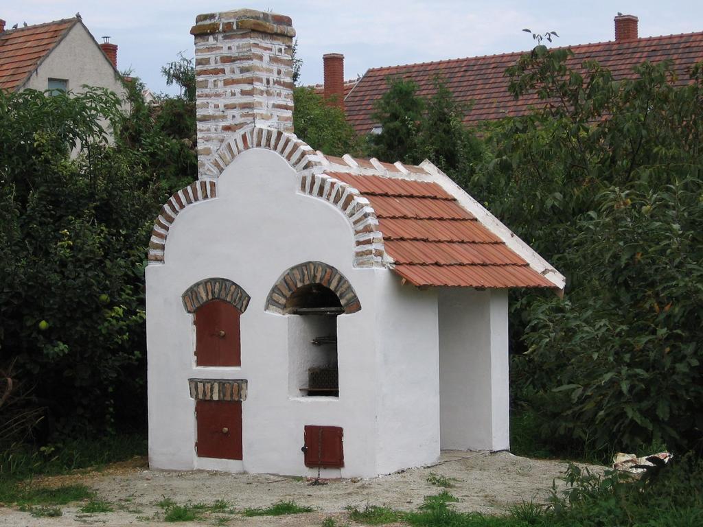 Ovari Bük